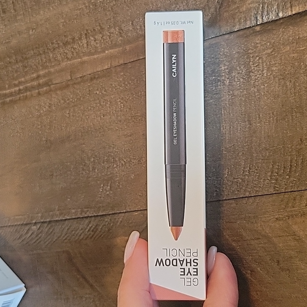 Cailyn Eyeshadow Pencil - Lilac - Picture 3 of 8